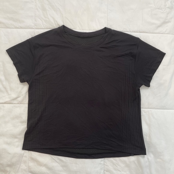 Lululemon train to be SS shirt euc can 4 black - Picture 2 of 7